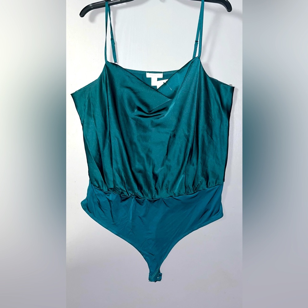 Nine West cowlneck cami bodysuit
